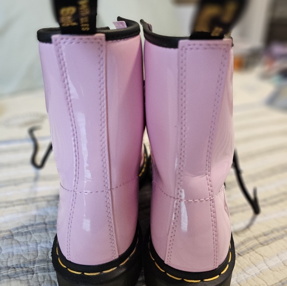 New Dr. Martens 1470 Pink Patent Lamper Lace Boots - Picture 4 of 8